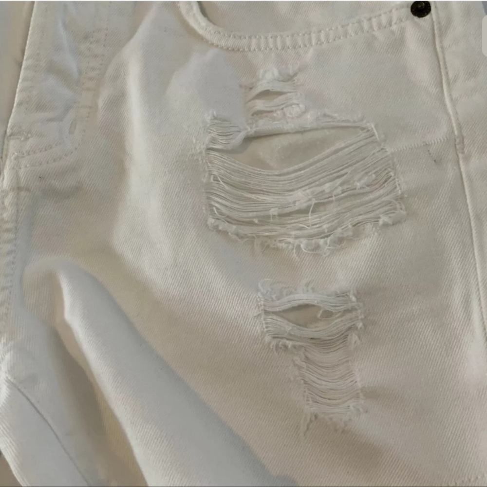 Current Elliot☀️White Jean Shorts -Distressed-EXCELLENT condition! Size 24 - Picture 3 of 4
